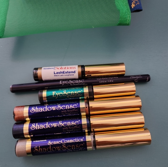 Senegence Makeup Bundle - Picture 2 of 5